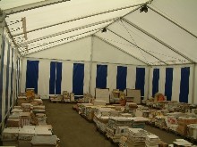 Vous avez ici un chapiteau utilis� comme hall de stockage.