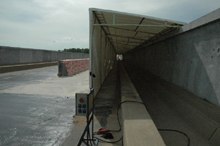 fabrication sur mesure d'un auvent en acier galvanis� pour le chantier TGV