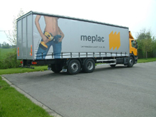 rideaux coulissants avec lettrage et impression full quadri pour un camion meplac