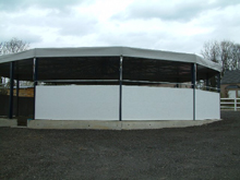 Fabrication de b�ches sur mesure pour couverture des murs d'un man�ge.