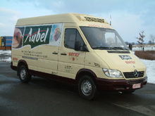 Vierfarbdruck Aufkleber auf Lieferwagen.