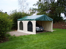 La tente de r�ception peut servir de garage.