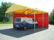 Tente de r��ception sur mesure en acier ��lectrozingu�� pour abriter un car wash.