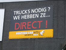 Encadrement avec b�che publicitaire plac�e par nos �quipes de montage chez Renting Car.