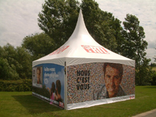 Pagode aluminium avec les murs imprim�s en full quadri pour BEL RTL.