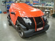B�che sur mesure pour prot�ger une voiture.