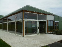 Cloison en b�ches transparentes pour une terrasse de restaurant.