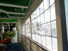 Toile tendue pour abriter un commerce - Luxembourg