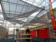 Voiles d'ombrages tendues au M�dia Markt de Li�ge