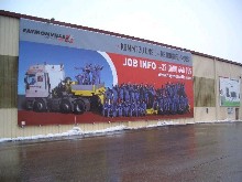 B�che de 17x8 m avec impression de la photo du personnel de Faymonville service � Bullange