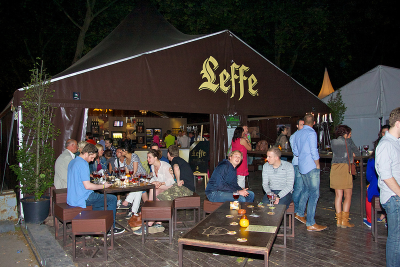 Aluminium structure with lettering